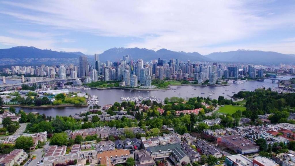 Charming Suite With Amazing Views Vancouver Extérieur photo